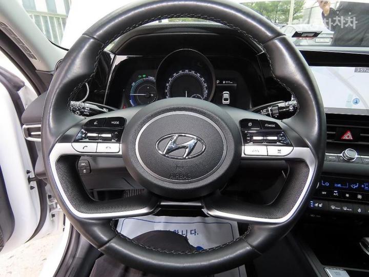 Hyundai Avante Hybrid CN7 Modern 9