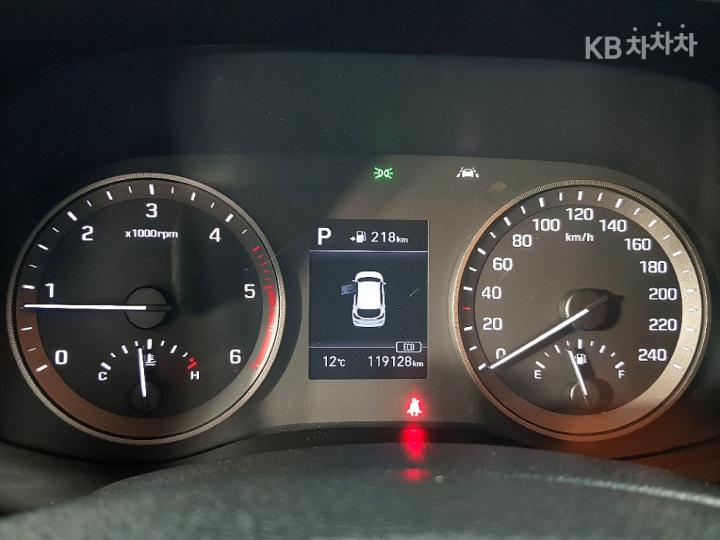 Hyundai Tucson Diesel e-VGT R 2.0 2WD Modern 8