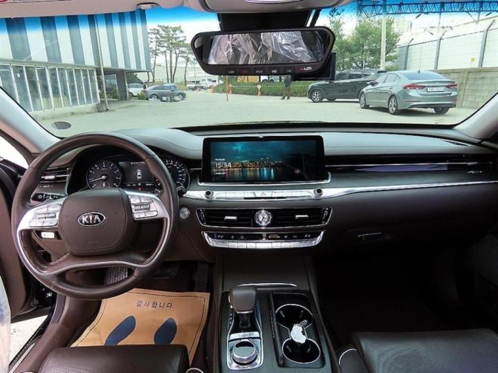 Kia K9 The 3.3 GDI AWD Base Type 8
