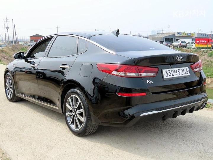 Kia K5 2.0 Gasoline Prestige 4