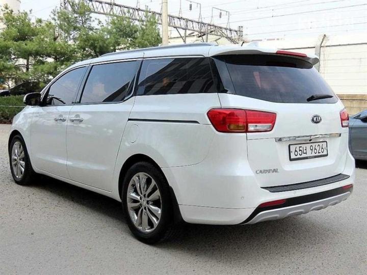 Kia Carnival 2.2 Diesel Luxury 4