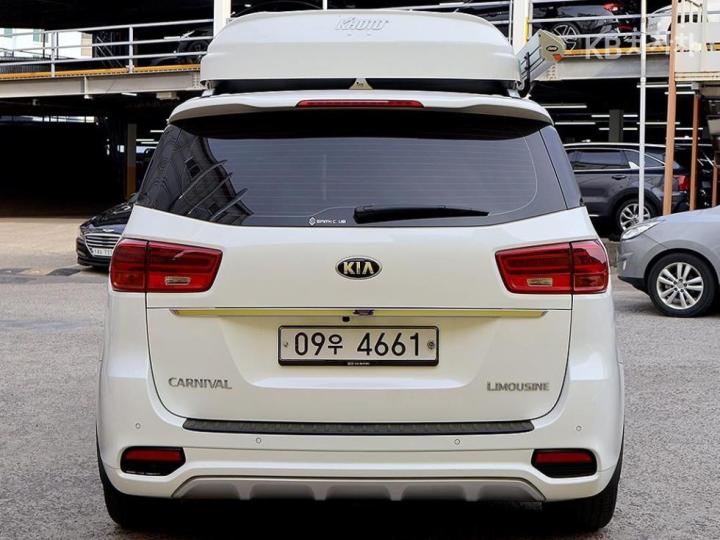 Kia Carnival 2.2 Diesel Limousine President 4