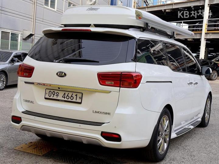 Kia Carnival 2.2 Diesel Limousine President 5