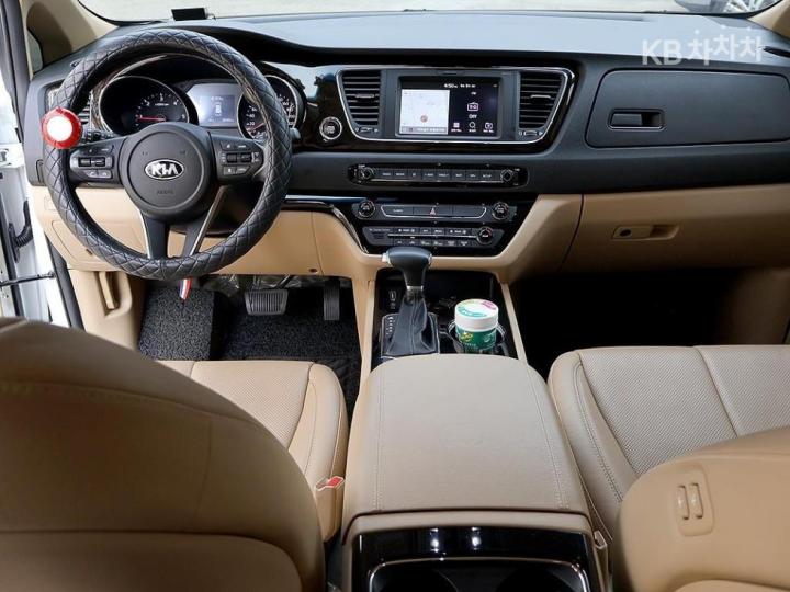 Kia Carnival 2.2 Diesel Limousine President 6