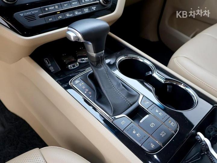 Kia Carnival 2.2 Diesel Limousine President 8