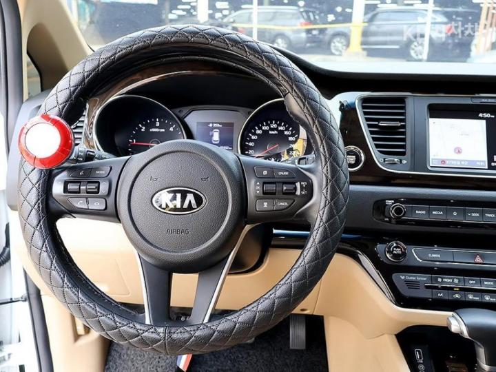 Kia Carnival 2.2 Diesel Limousine President 9