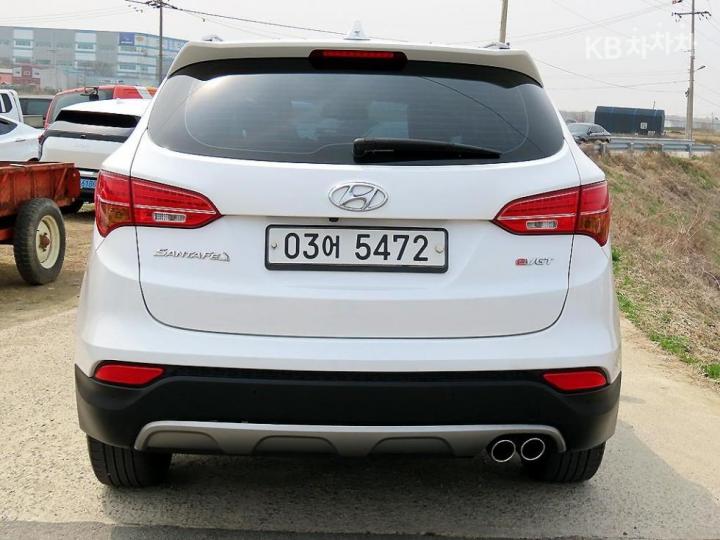 Hyundai Santa Fe DM R2.0 2WD PREMIUM Base Type 5