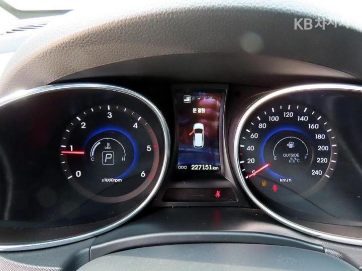 Hyundai Santa Fe DM R2.0 2WD PREMIUM Base Type 9