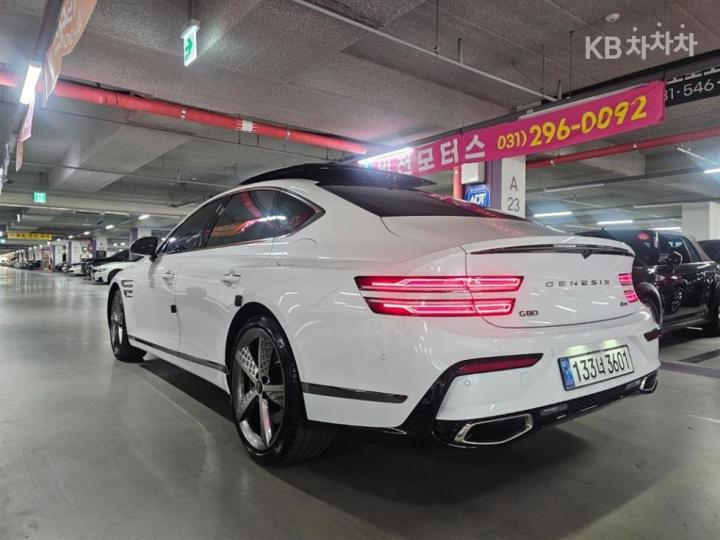 Genesis G80 RG3 2.5 T-GDi Sport Package AWD 6