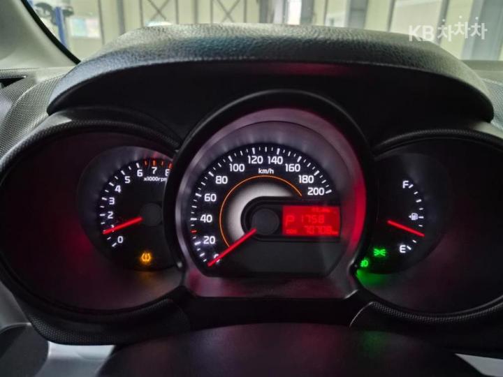 Kia Ray Van 1.0 Gasoline Van Premium Type 8