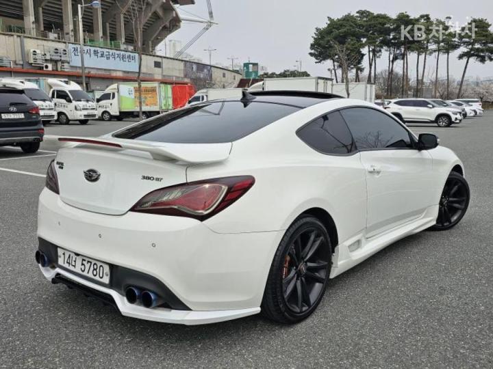Hyundai Genesis Coupe 380 GT-RW 6