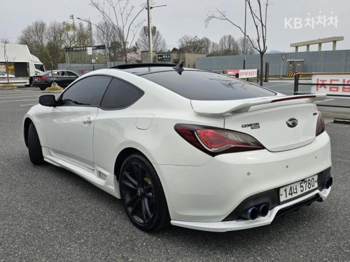 Hyundai Genesis Coupe 380 GT-RW 7