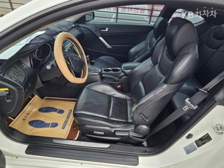 Hyundai Genesis Coupe 380 GT-RW 8