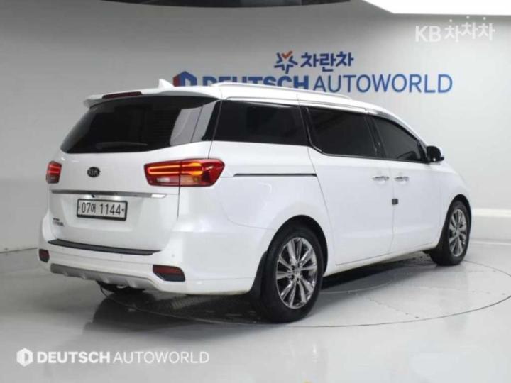 Kia Carnival 2.2 Diesel Noblesse Special 3