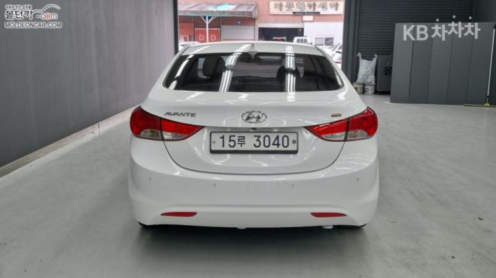 Hyundai Avante MD M16 GDI New 5
