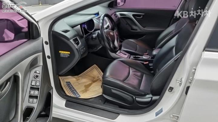 Hyundai Avante MD M16 GDI New 10