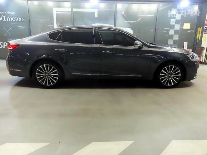 Kia K7 3.0 LPi Luxury 4