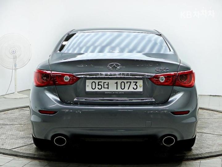 Infiniti Q50 3.5 S Hybrid Essence 4