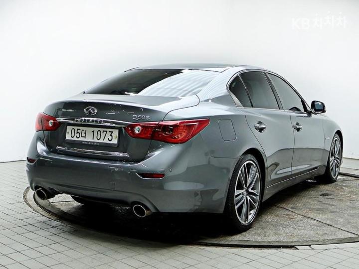 Infiniti Q50 3.5 S Hybrid Essence 5