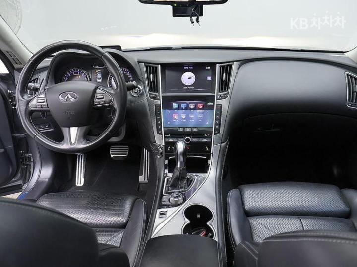Infiniti Q50 3.5 S Hybrid Essence 6