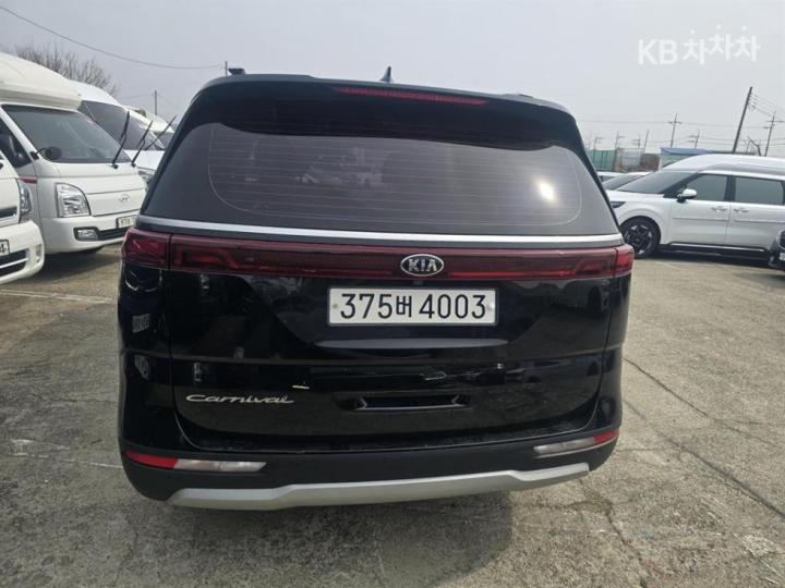 Kia Carnival D2.2 Prestige 5