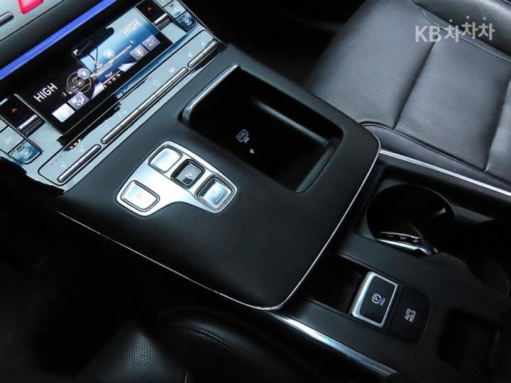 Hyundai Grandeur 2.5 Exclusive 10