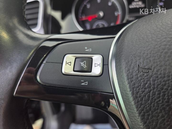 Volkswagen Golf 2.0 TDI MK7 8