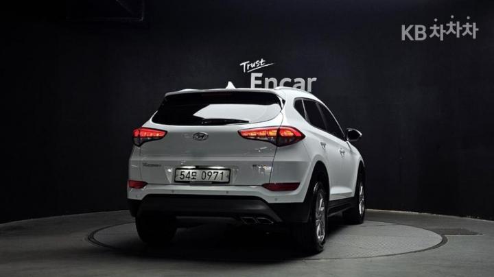 Hyundai Tucson Diesel e-VGT R 2.0 2WD Modern 5