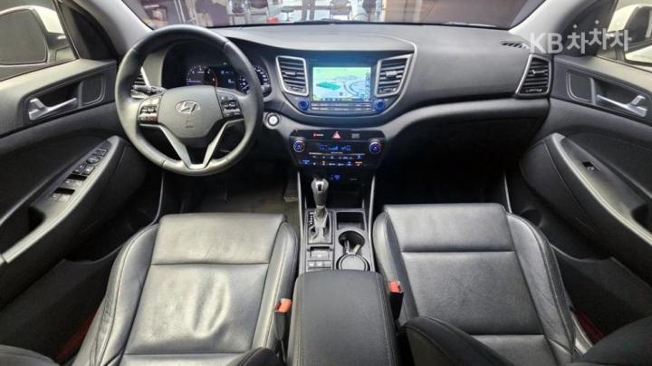 Hyundai Tucson Diesel e-VGT R 2.0 2WD Modern 8