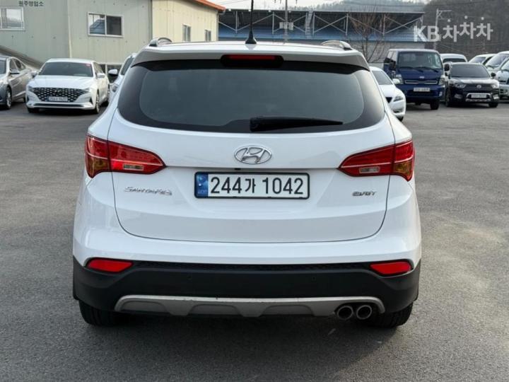 Hyundai Santa Fe DM R2.0 2WD PREMIUM Base Type 5