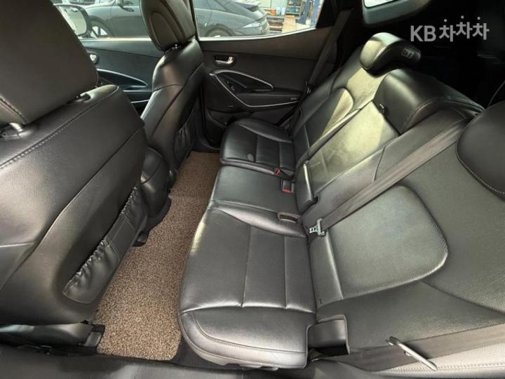 Hyundai Santa Fe DM R2.0 2WD PREMIUM Base Type 8