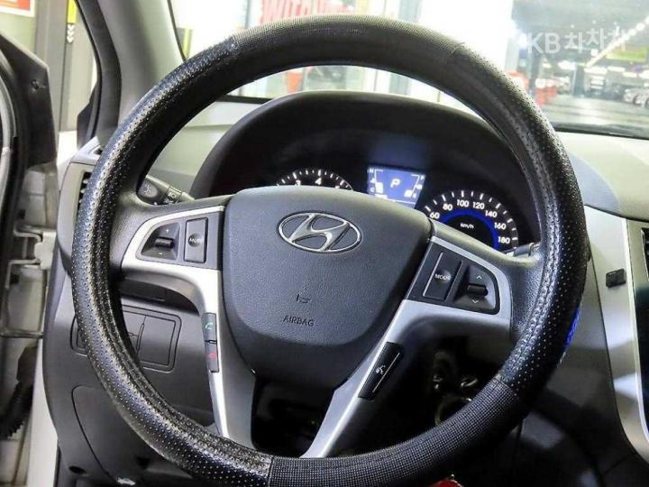 Hyundai Accent New 1.4 VVT Premier 9