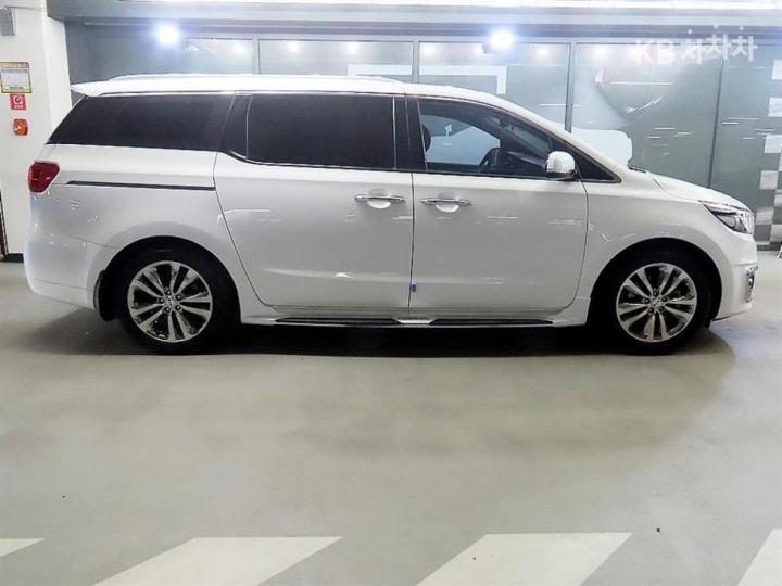Kia Carnival 2.2 Diesel Noblesse 4