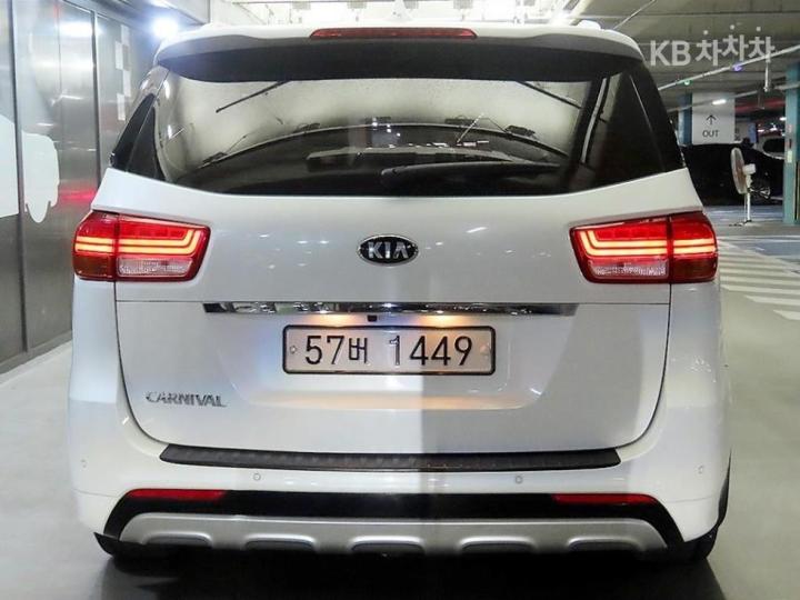 Kia Carnival 2.2 Diesel Noblesse 6