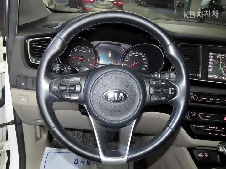 Kia Carnival 2.2 Diesel Noblesse 9