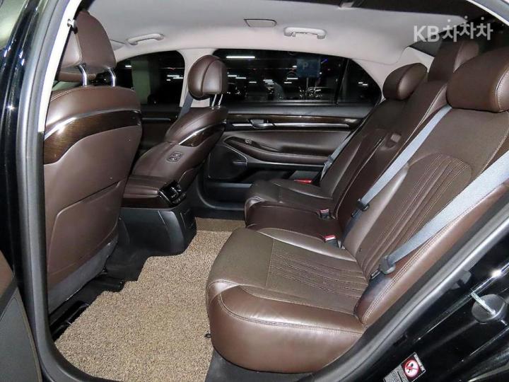 Genesis EQ900 3.8 GDI Luxury 8