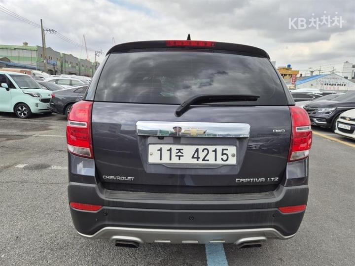 Chevrolet Captiva 4WD LTZ 6