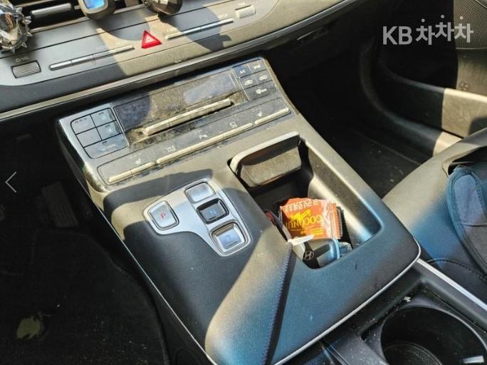 Hyundai Grandeur LPi 3.0 Premium 8