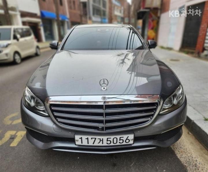 Mercedes-Benz E-Class W213 E300e Exclusive 2