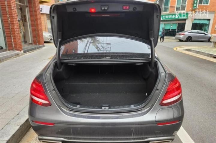 Mercedes-Benz E-Class W213 E300e Exclusive 7