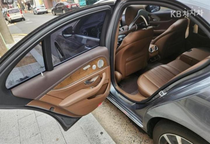 Mercedes-Benz E-Class W213 E300e Exclusive 9