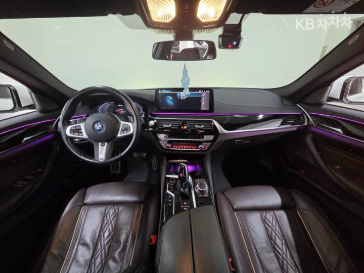 BMW 5 Series G30 530e M Sport 9