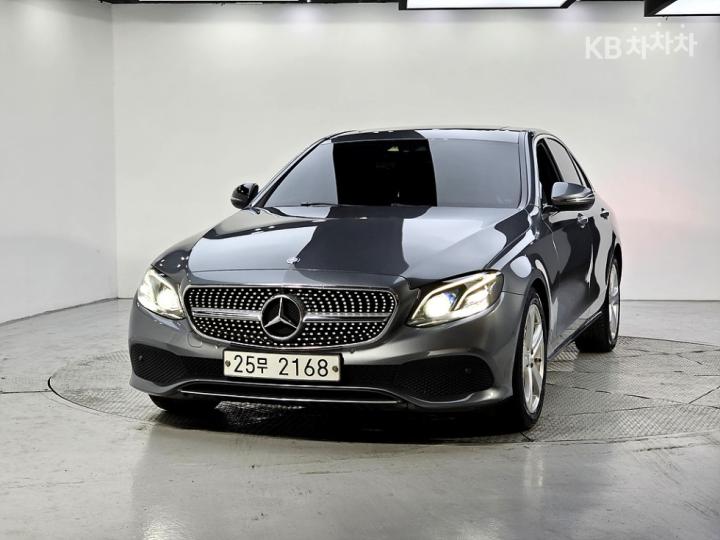 Mercedes-Benz E-Class W213 E220d Avantgarde 3