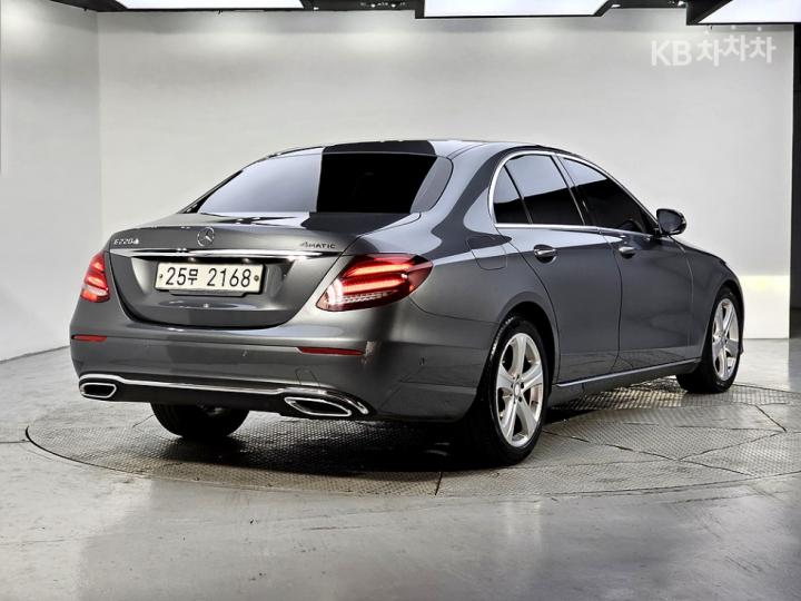 Mercedes-Benz E-Class W213 E220d Avantgarde 5