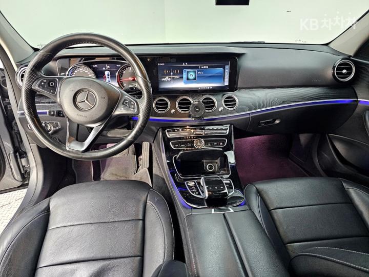 Mercedes-Benz E-Class W213 E220d Avantgarde 6