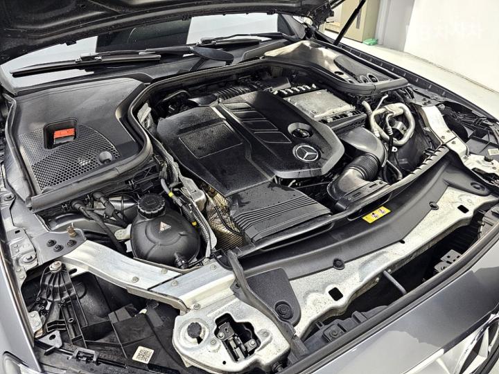 Mercedes-Benz E-Class W213 E220d Avantgarde 7