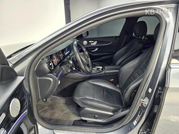 Mercedes-Benz E-Class W213 E220d Avantgarde 9