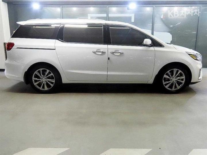 Kia Carnival 3.3 Gasoline Limousine President 4