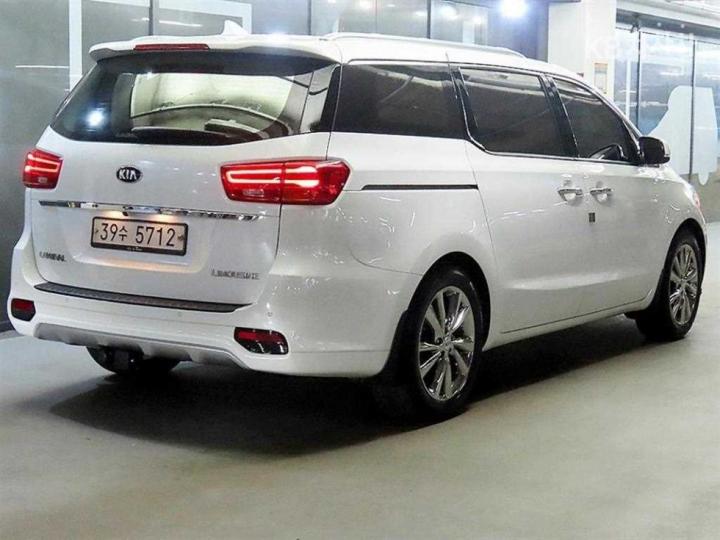 Kia Carnival 3.3 Gasoline Limousine President 5