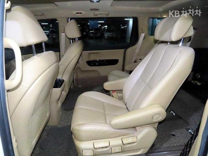 Kia Carnival 3.3 Gasoline Limousine President 8